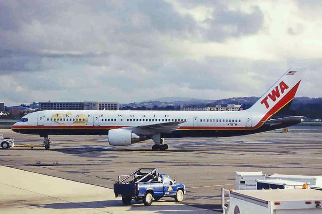 N716TW - Twin-engine aircraft
