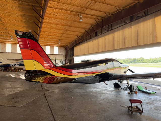 N390 - 1947 Beechcraft 35