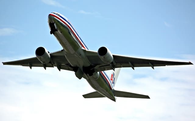 N786AN - Twin-engine aircraft