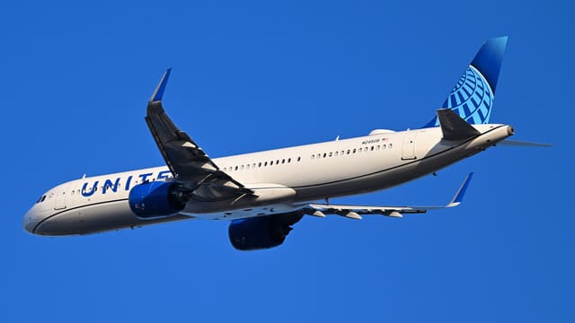 N24508 - Twin-engine aircraft