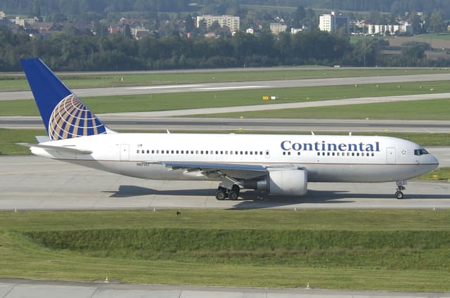 N67157 - Twin-engine aircraft