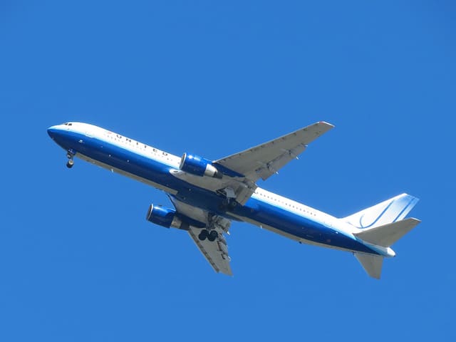 N655UA - Boeing