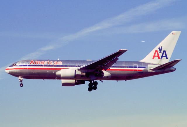 N319AA - Twin-engine aircraft