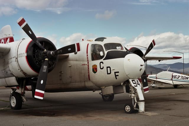 N404DF - Twin-engine aircraft