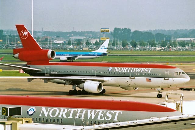 N237NW - Douglas
