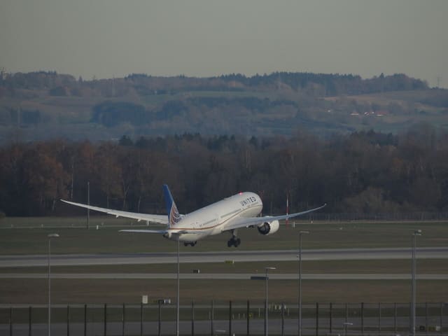 N26960 - Twin-engine aircraft
