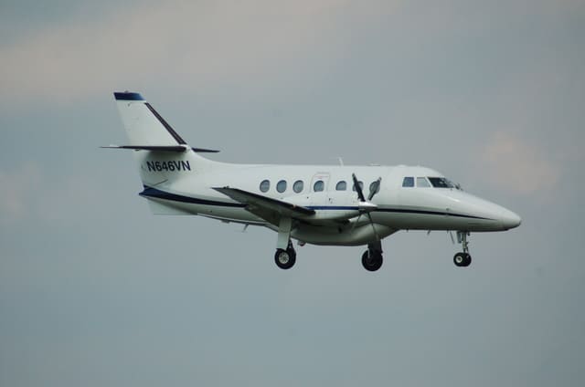 N646VN - Twin-engine aircraft