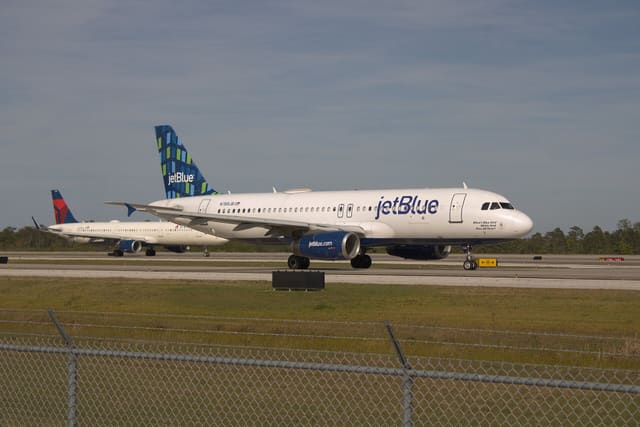 N789JB - Twin-engine aircraft