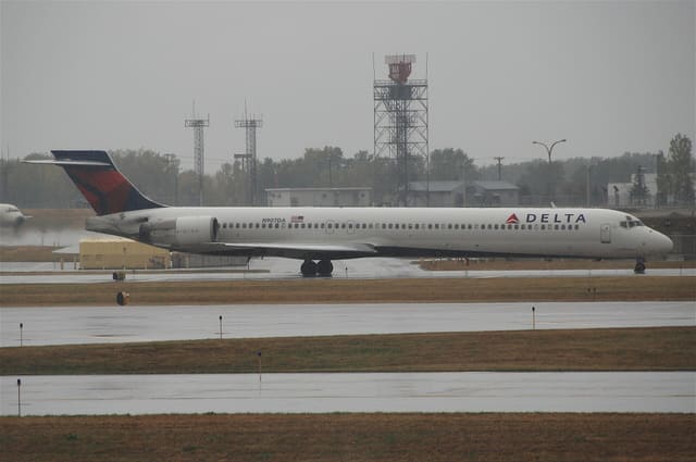 N907DA - Douglas