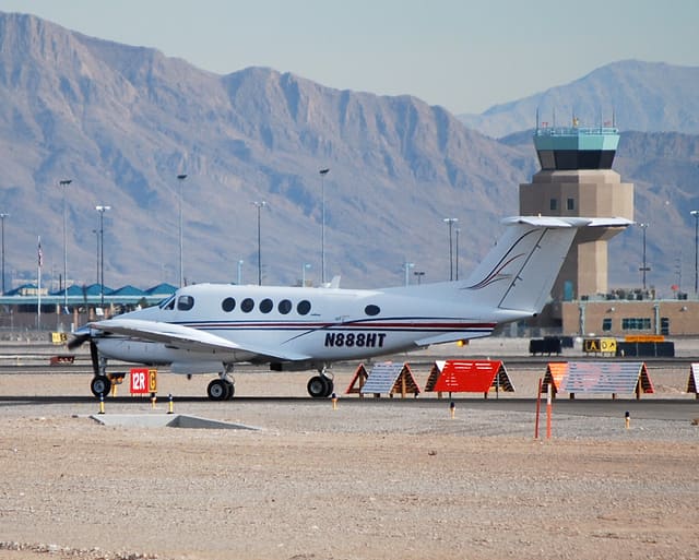 N888HT - Twin-engine aircraft