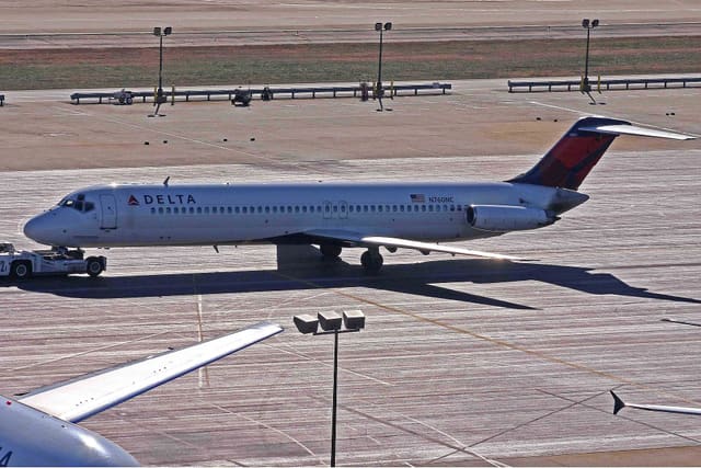 N760NC - Douglas