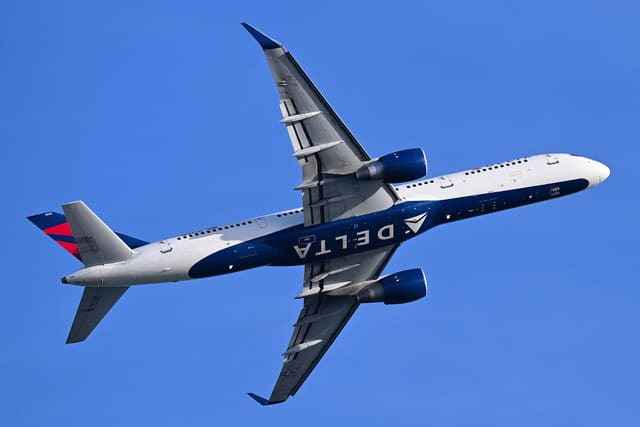 N707TW - Twin-engine aircraft
