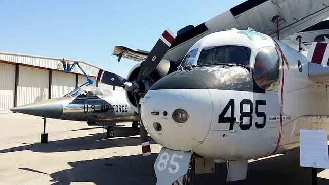 N37AM - Twin-engine aircraft