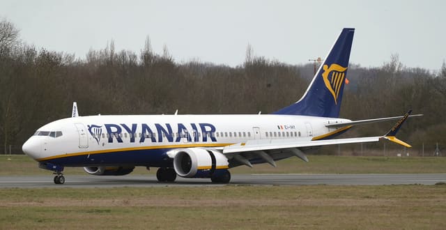 EI-IHY - Twin-engine aircraft