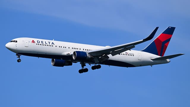 N187DN - Twin-engine aircraft