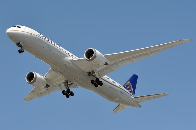 N26952 - Twin-engine aircraft