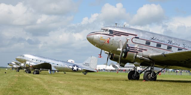  - Twin-engine aircraft