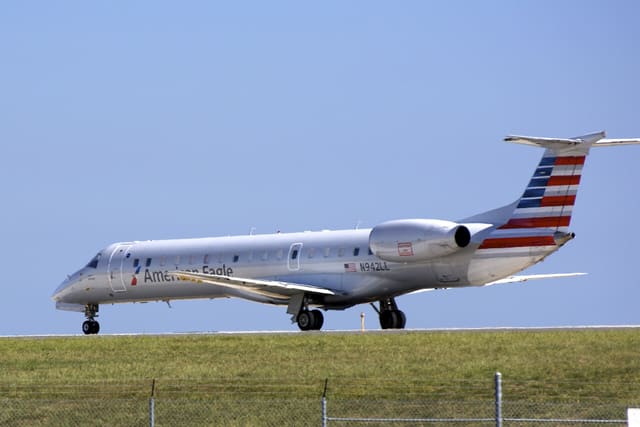 N942LL - Twin-engine aircraft