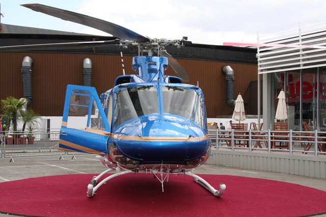 N44438 - Helicopter