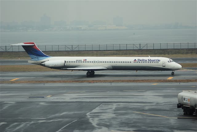 N914DE - Douglas