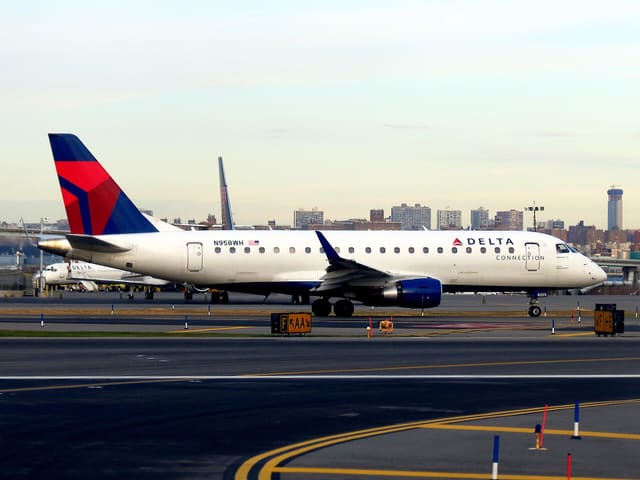 N958WH - Embraer