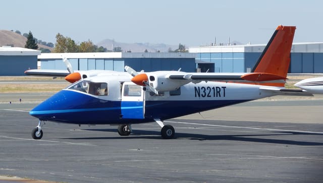 N321RT - Twin-engine aircraft