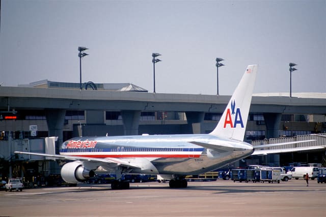 N390AA - Boeing