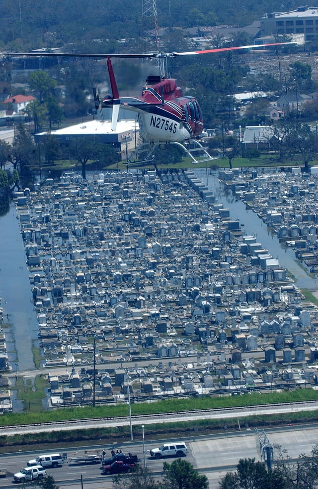 N27545 - Helicopter