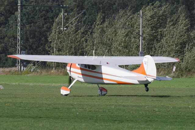N1904U - Aircraft