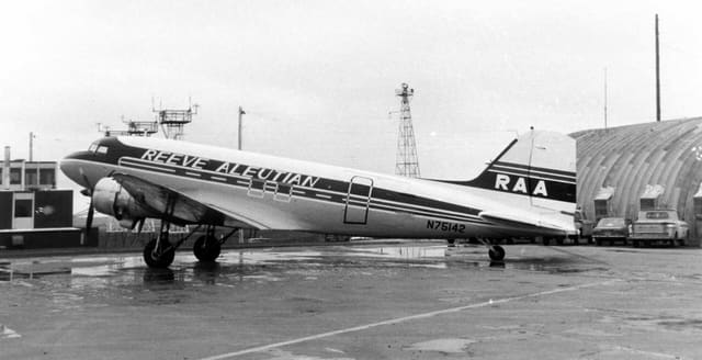 N75142 - Twin-engine aircraft