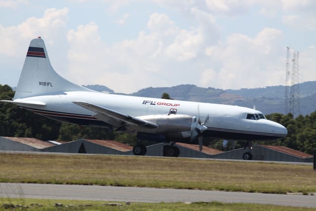 N181FL - Twin-engine aircraft