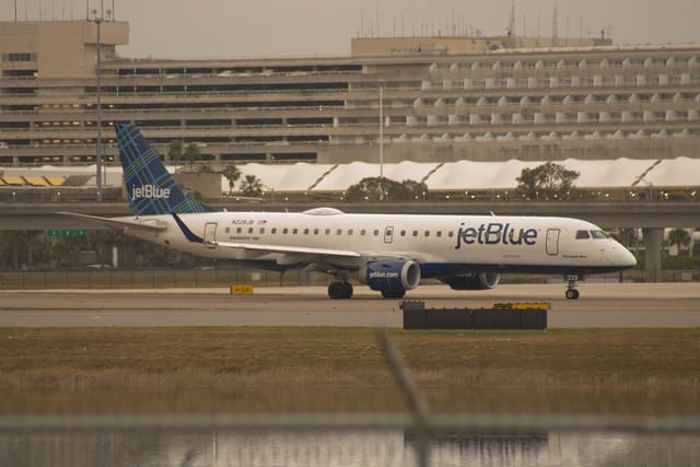N228JB - Embraer
