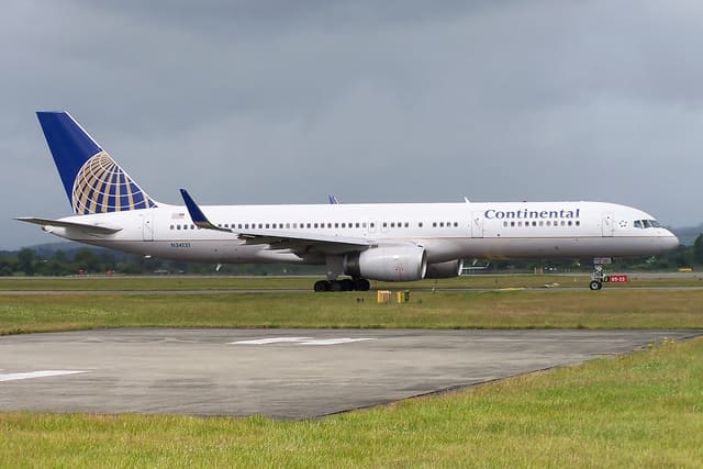 N34131 - Twin-engine aircraft