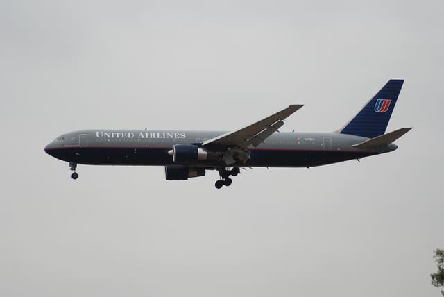 N672UA - Boeing