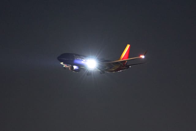 N8807L — Twin-engine aircraft