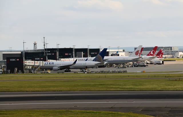 N481UA - Aircraft