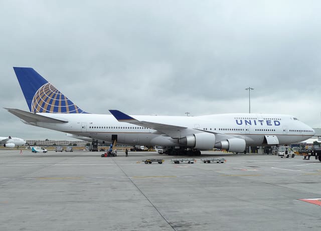 N127UA - Boeing