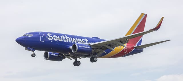 N7836A - Twin-engine aircraft