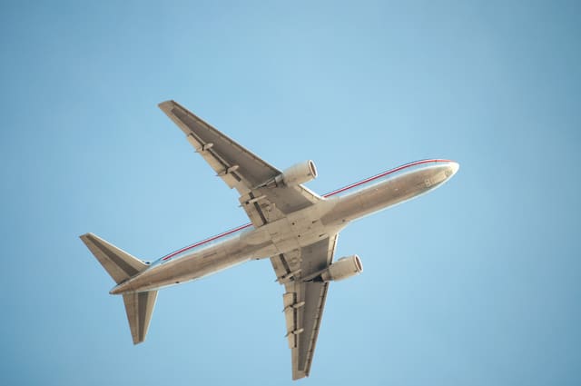 N348AN - Twin-engine aircraft