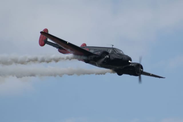 N9109R - Twin-engine aircraft