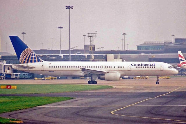 N41135 - Twin-engine aircraft