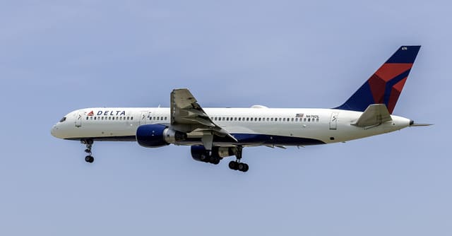 N676DL - Boeing