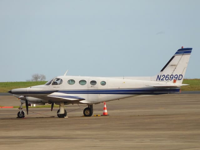 N2699D - Twin-engine aircraft
