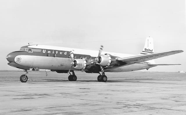 N37555 - Twin-engine aircraft