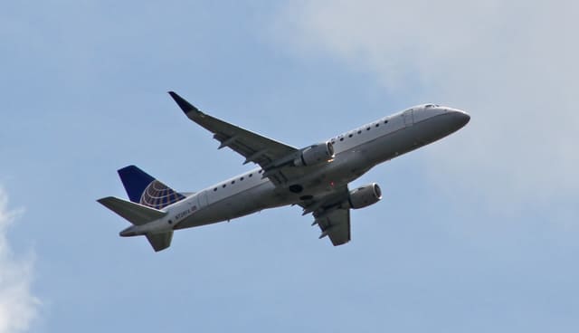 N724YX - Embraer