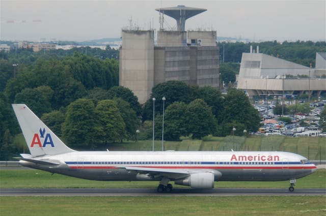 N343AN - Twin-engine aircraft
