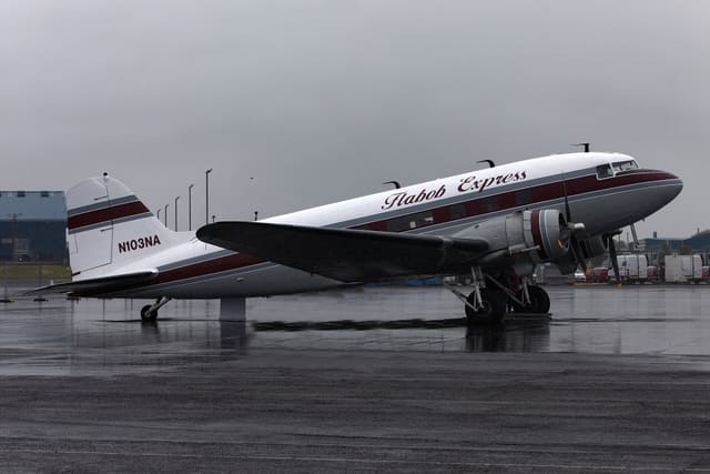 N103NA - Douglas