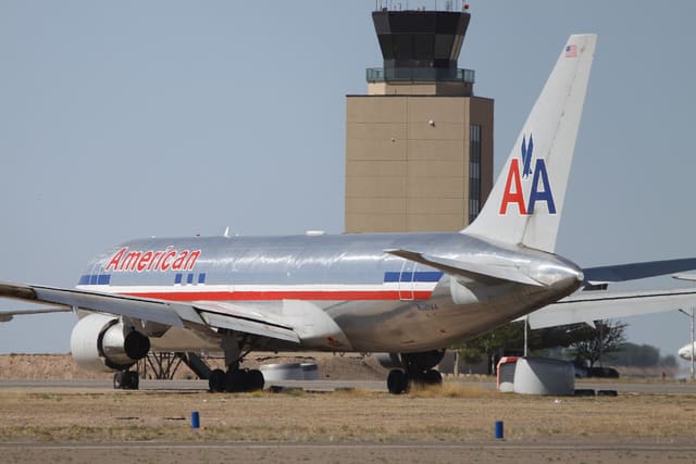 N321AA - Twin-engine aircraft