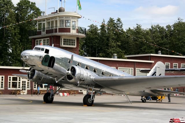  - Twin-engine aircraft