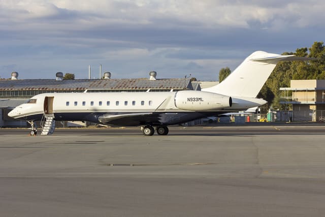 N933ML - Business jet